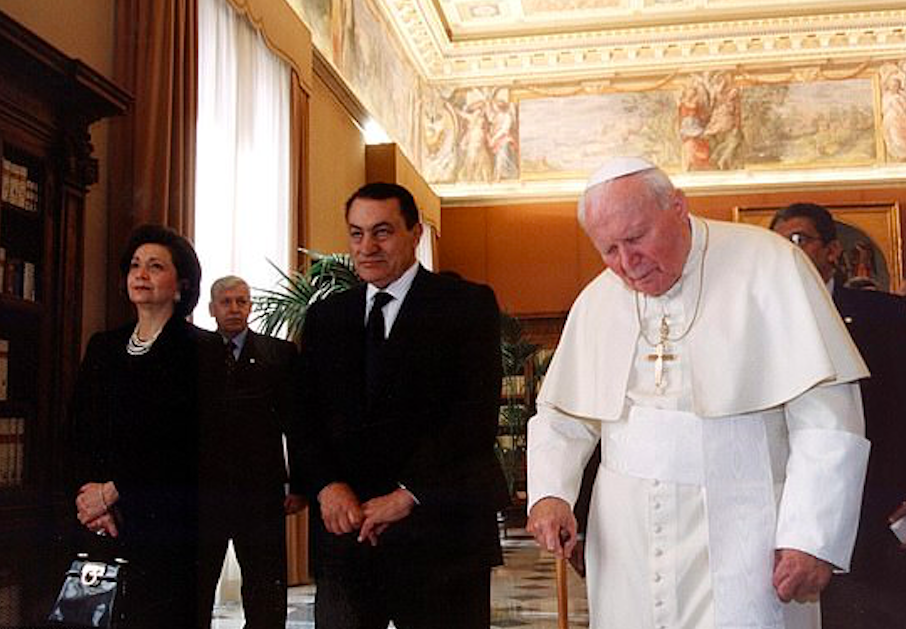 Hosni Mubarak and his Welsh-Egyptian wife meet Pope John Paul II at the private library in the Apostolic Palace in February 2001. Credit_Getty Images