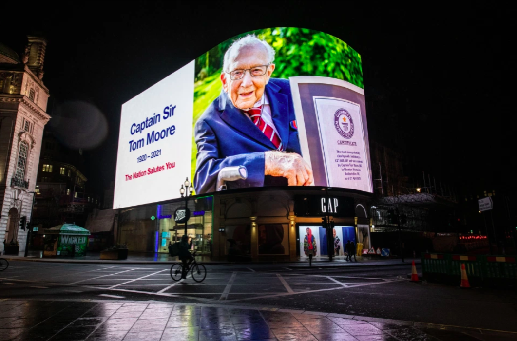 A tribute to Captain Sir Tom Moore is displayed at Piccadilly Circus. Credit to Getty Images