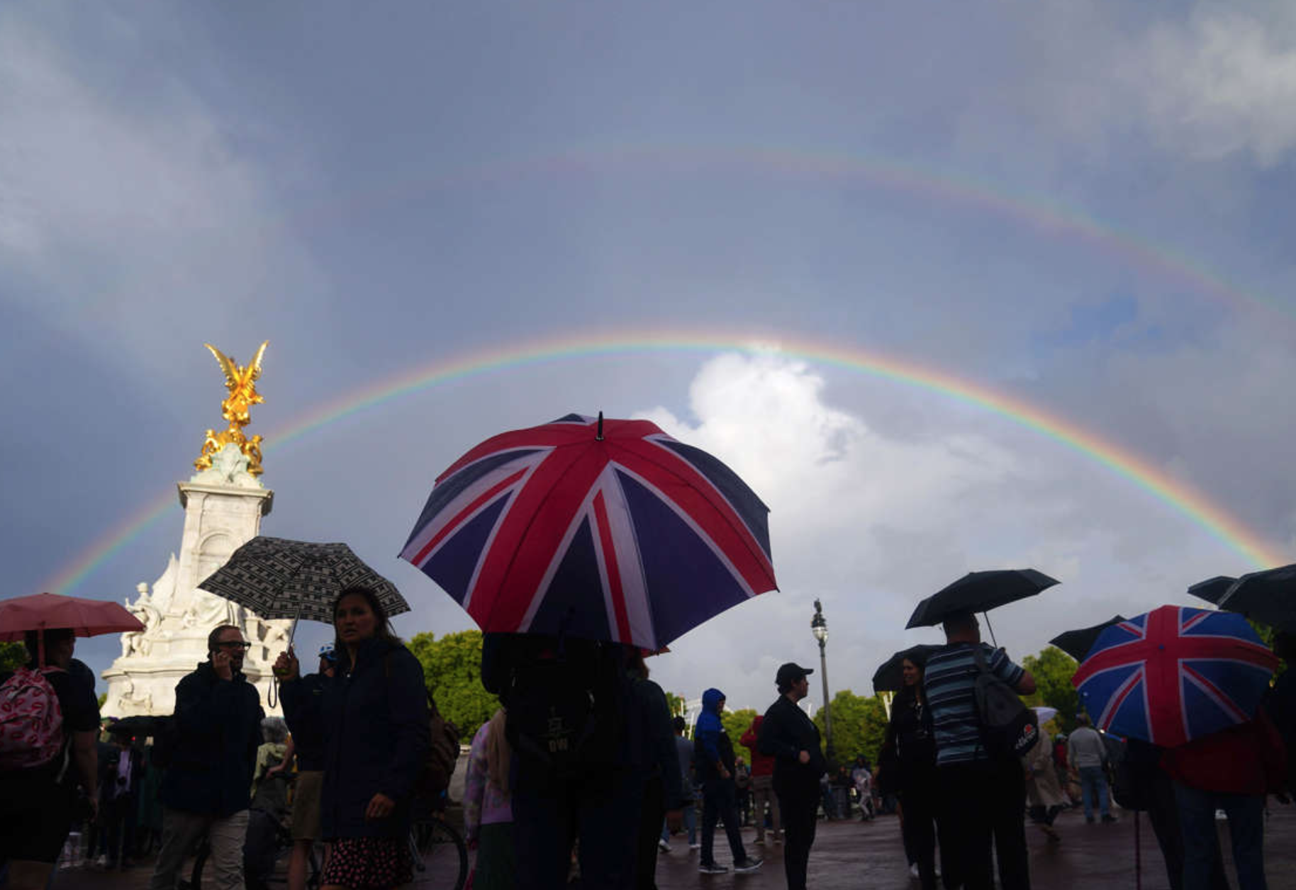 A double rainbow appears over Buckingham Palace as the crowd gathers to mourn Queen. Credit to Evening Standard/PA Wire